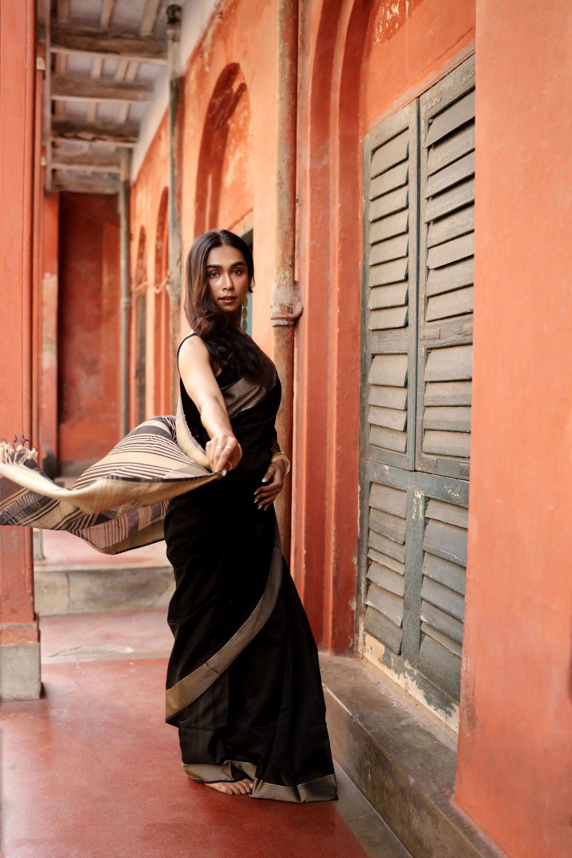 Maheswari Handloom saree - Seher - Black Gold zari
