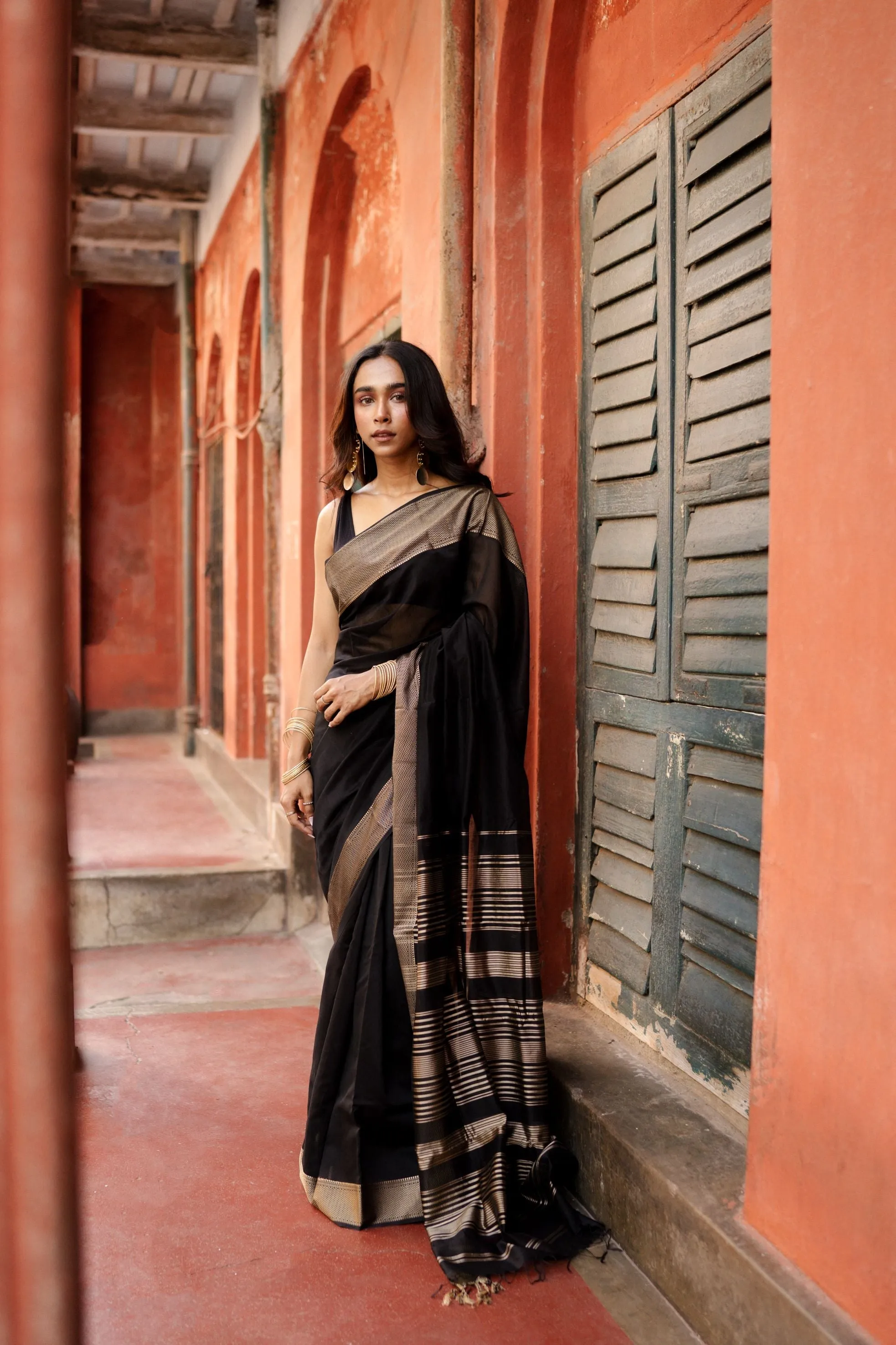 Maheswari Handloom saree - Seher - Black Gold zari