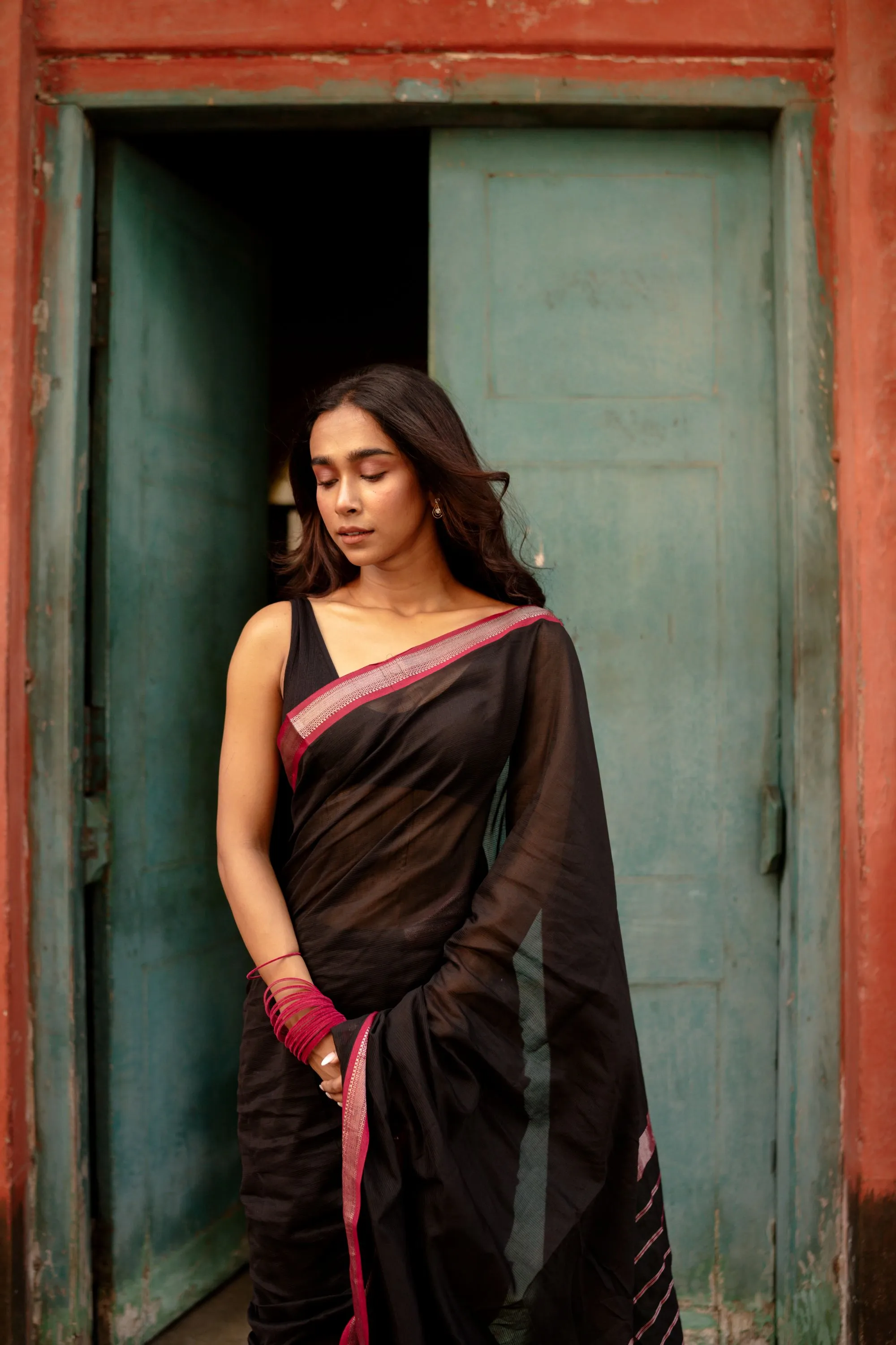 Maheswari Handloom saree - Seher - Black pink zari
