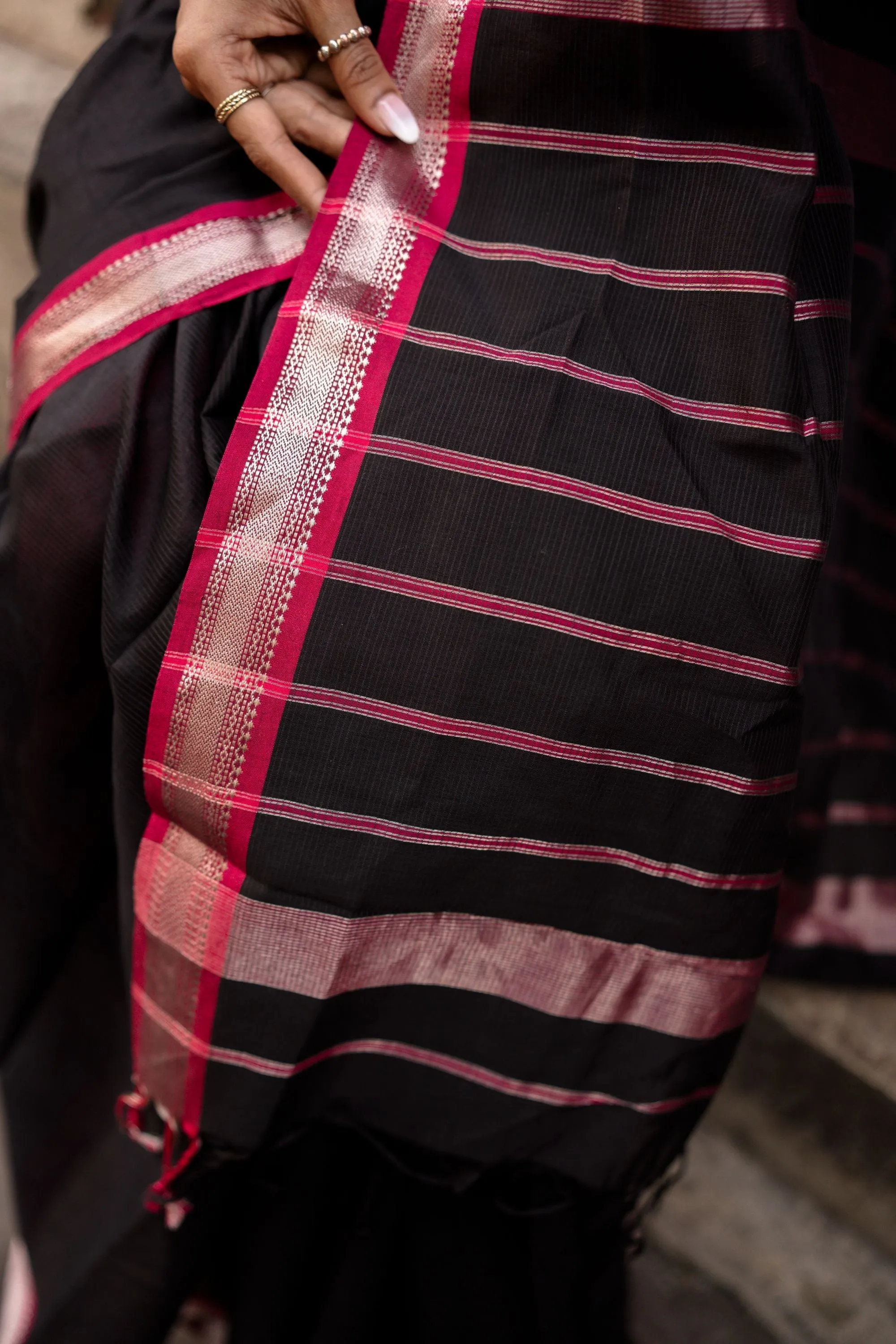Maheswari Handloom saree - Seher - Black pink zari