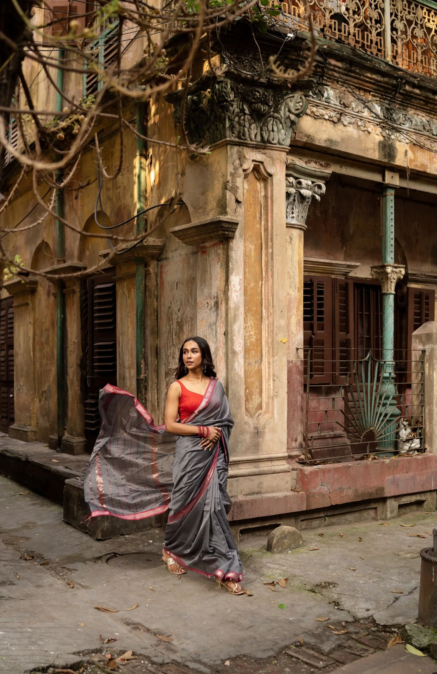 Maheswari Handloom saree - Seher - Grey pink zari