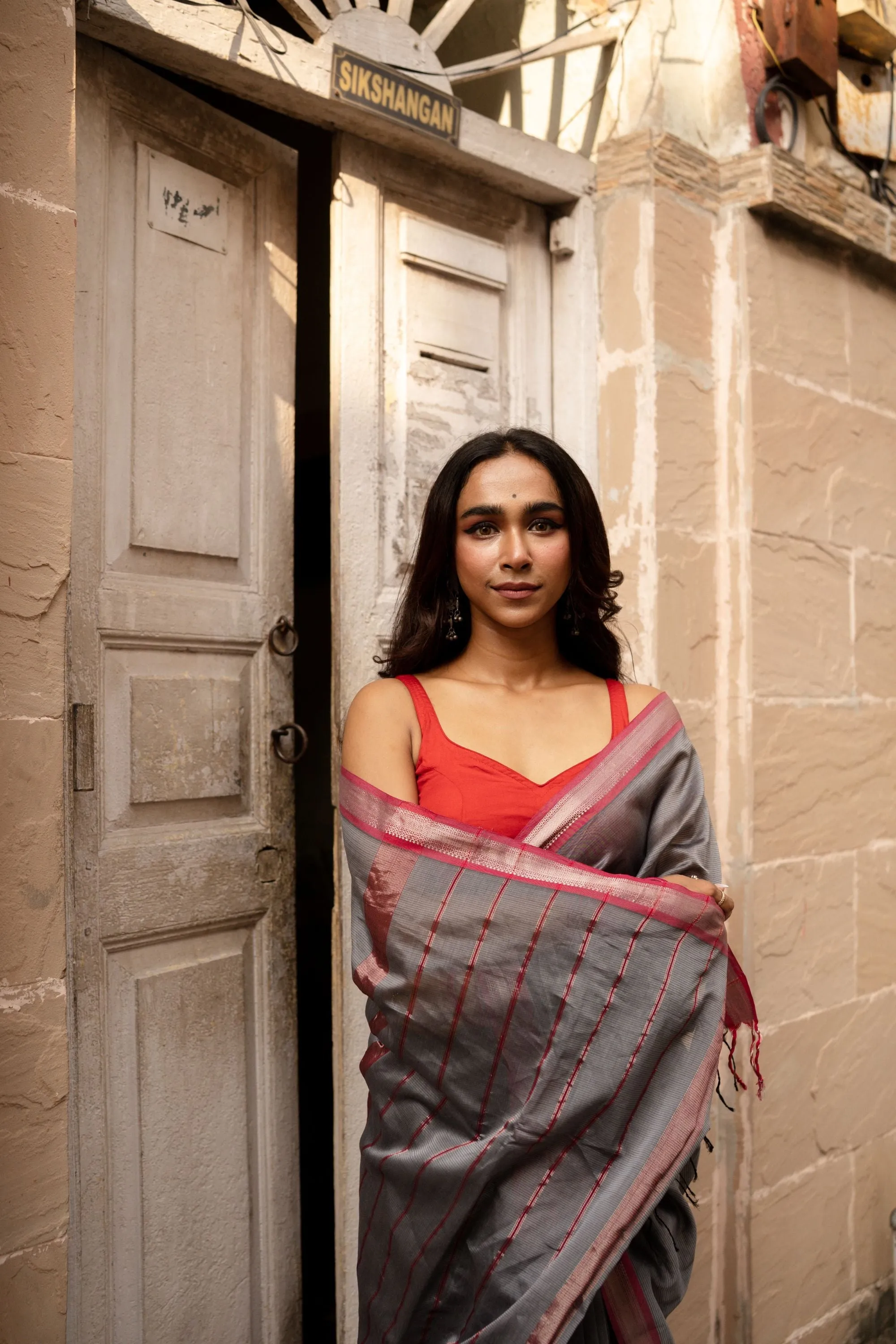 Maheswari Handloom saree - Seher - Grey pink zari
