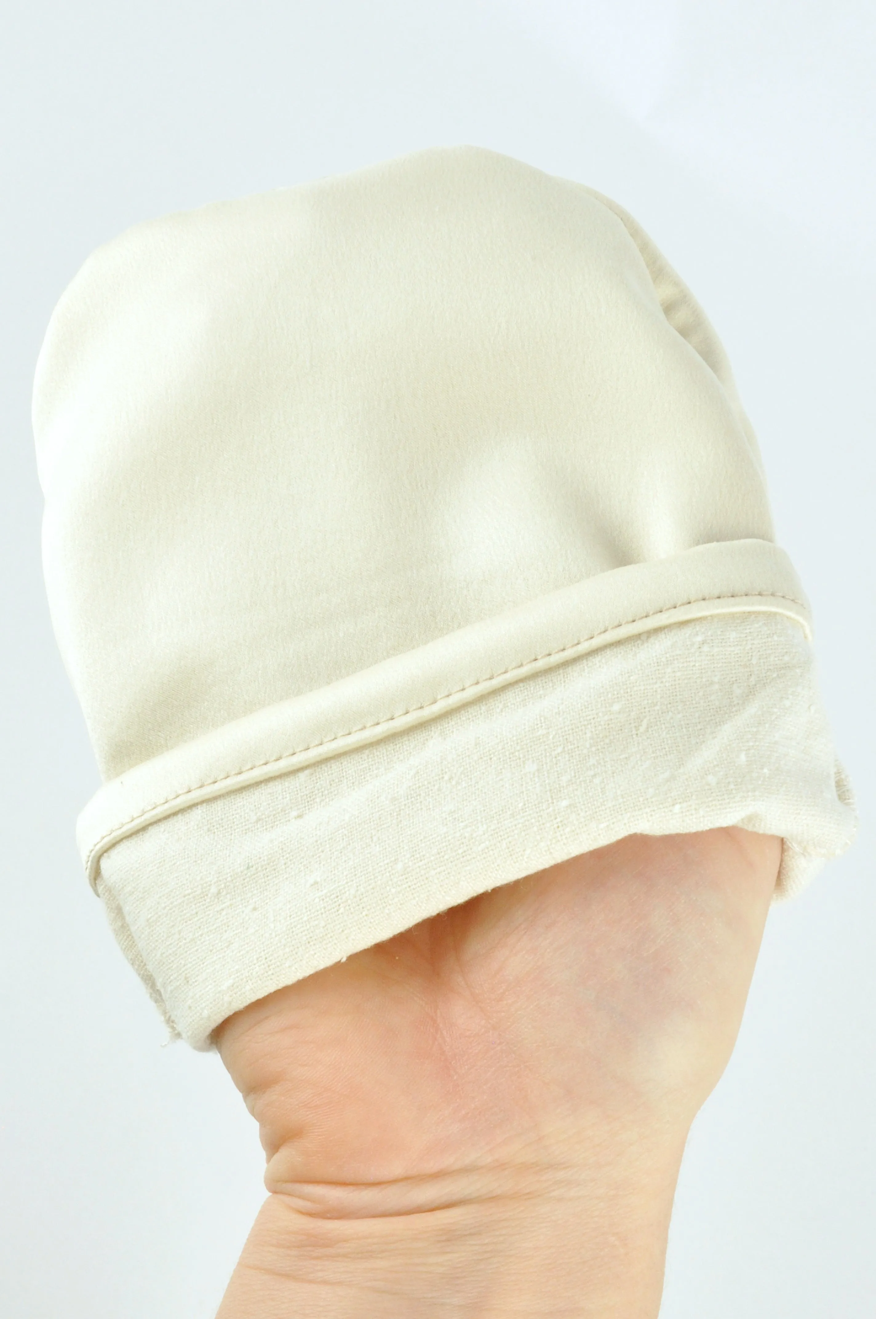 Reversible Silk Cleansing   Exfoliating Mitt