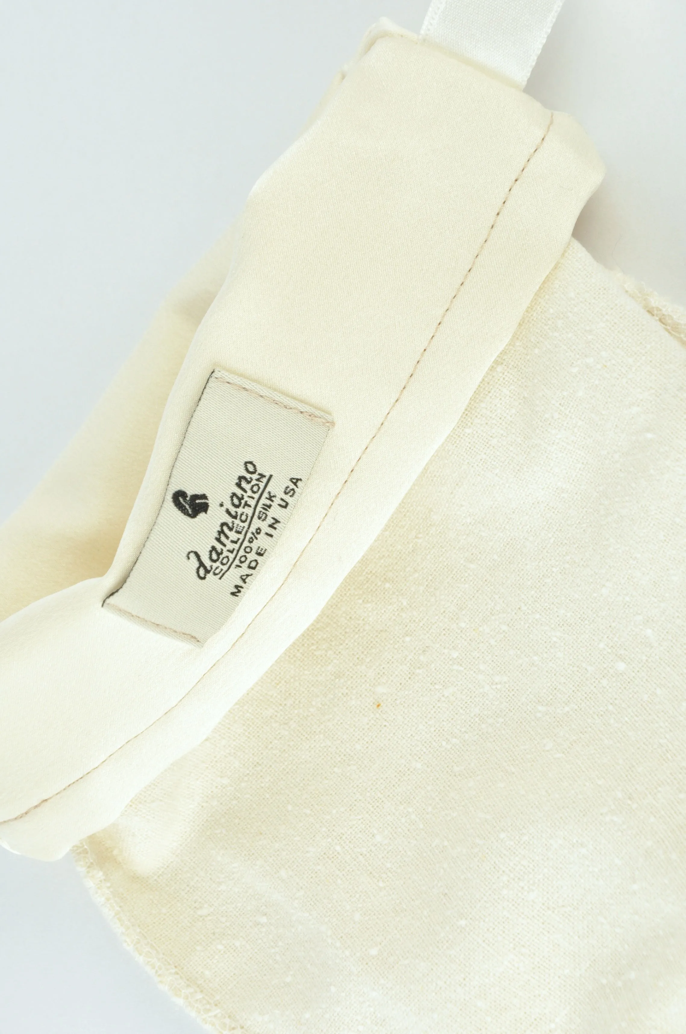 Reversible Silk Cleansing   Exfoliating Mitt