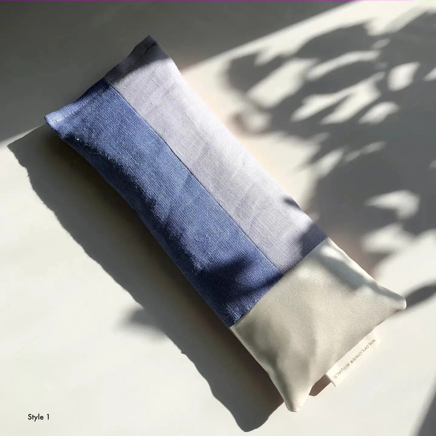 ritual aromatherapy weighted eye pillow - lavender & chamomile