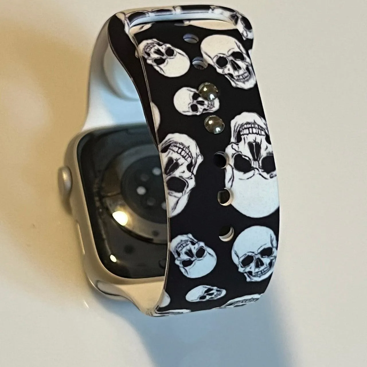 Spooky - Black and White Skull Print Silicone Apple Watch Band