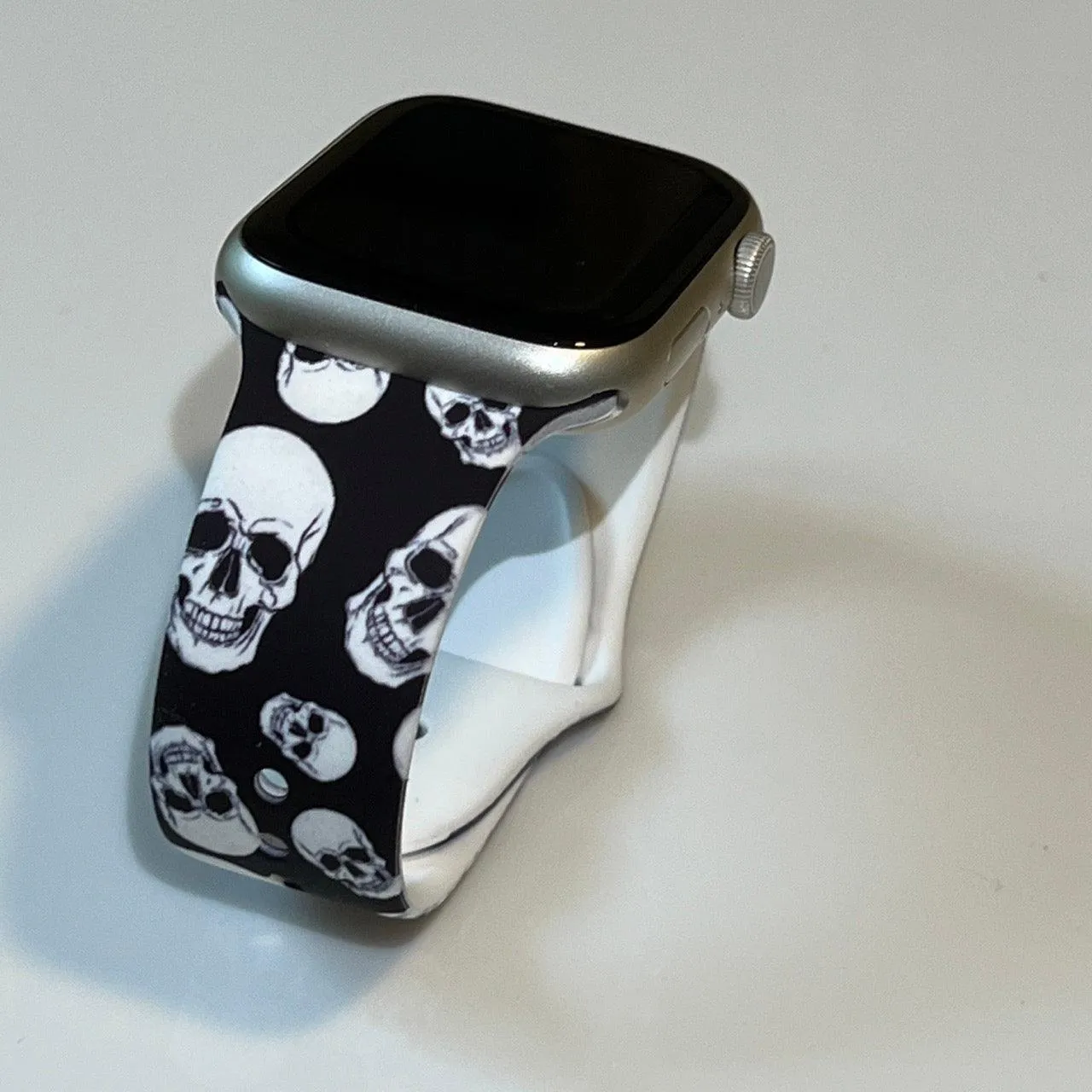 Spooky - Black and White Skull Print Silicone Apple Watch Band