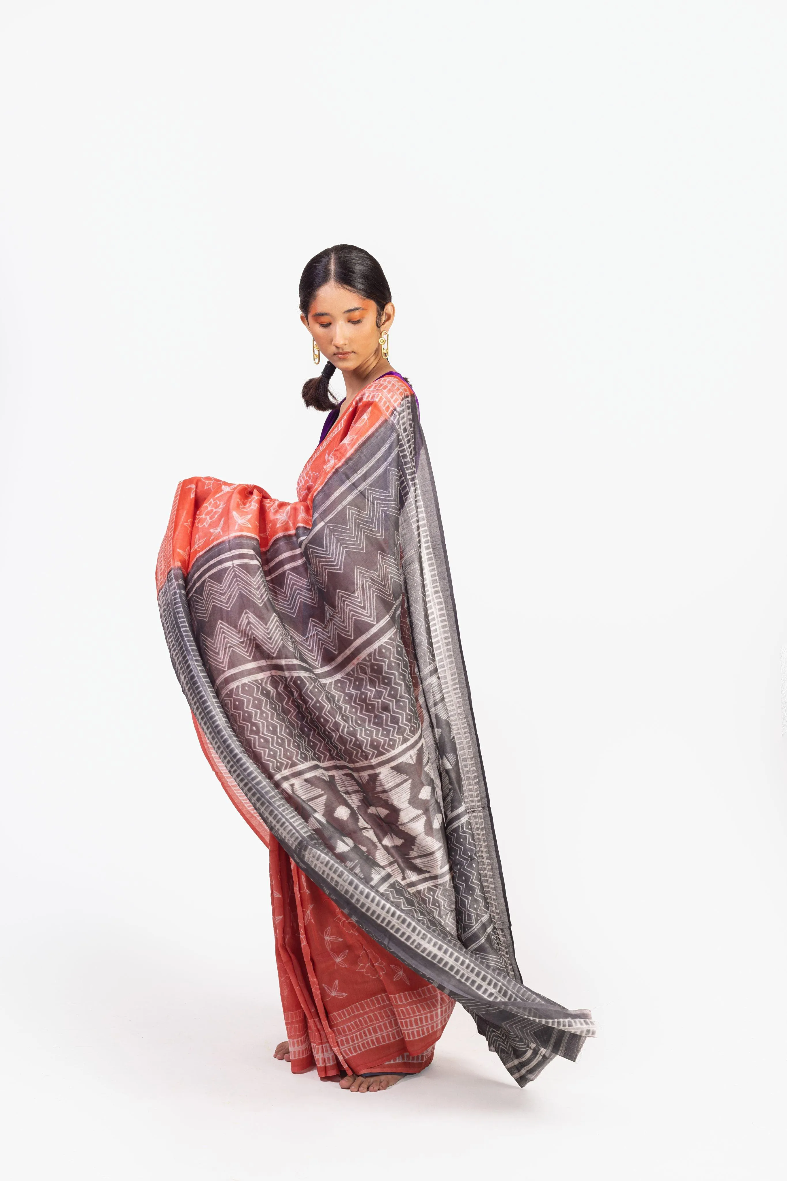 The art of Tie and Dye - Zahra - Red and Grey Shibori saree